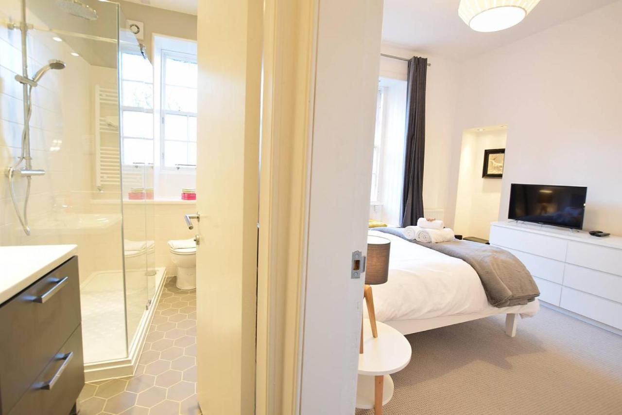 Joivy Modern City Centre Flat Next To Calton Hill Edimburgo Esterno foto