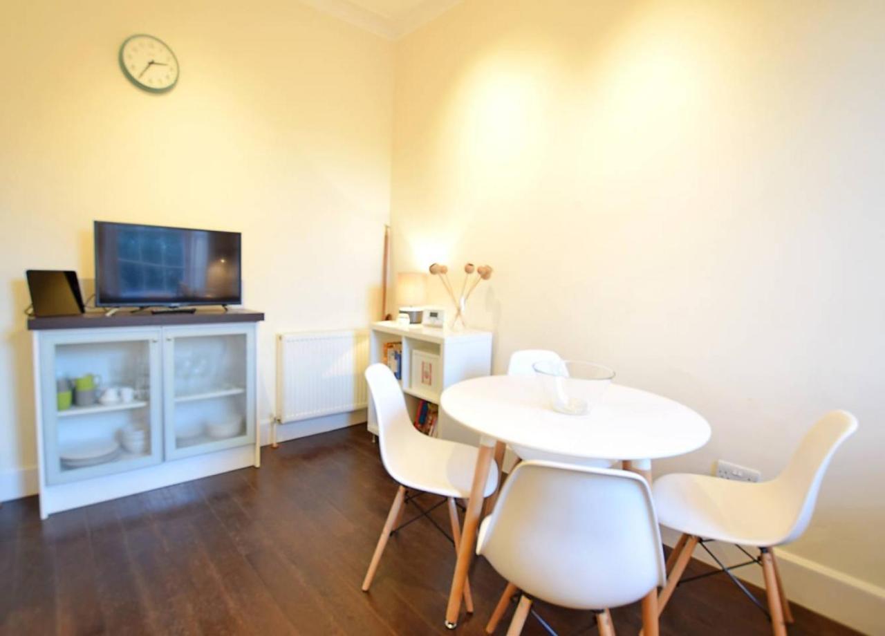 Joivy Modern City Centre Flat Next To Calton Hill Edimburgo Esterno foto